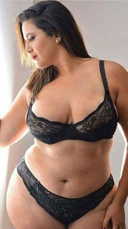 Пышная женщина