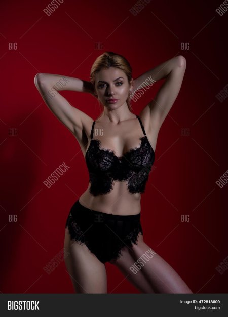 Девушки в нижних бельях