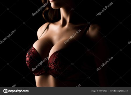 Женская грудь в лифчике