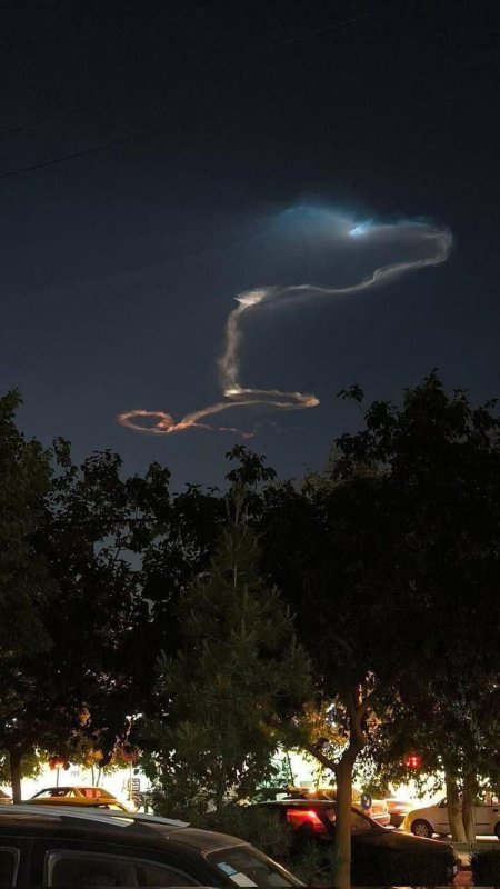 След от ракеты в небе