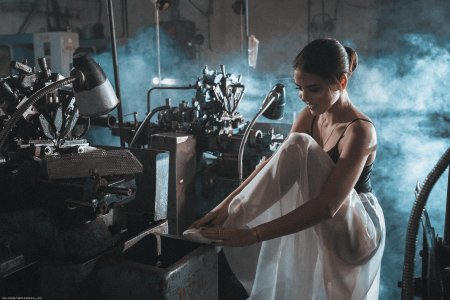 Женщина на заводе