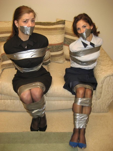 Связанные девочки скотчем