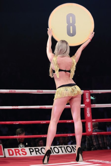 Бокс девушки между раундами