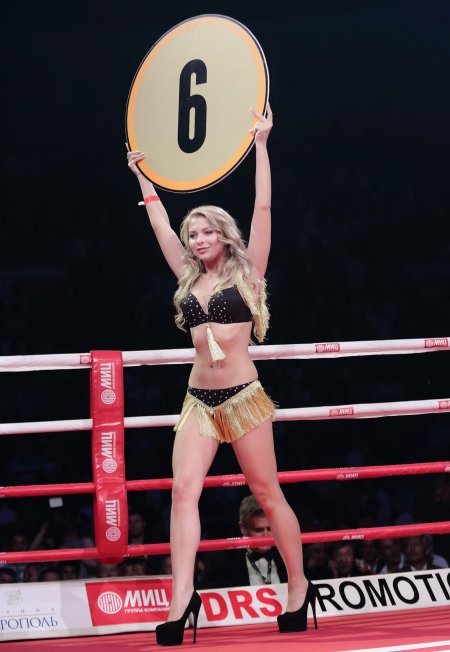 Девушки в боксе