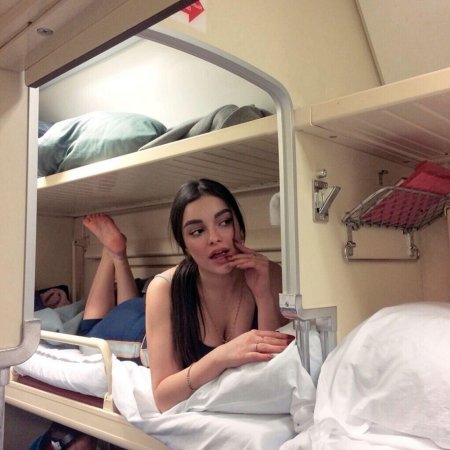 Девушка в плацкарте