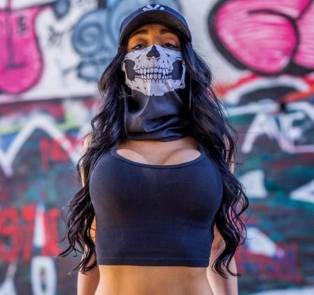 Крутая девушка