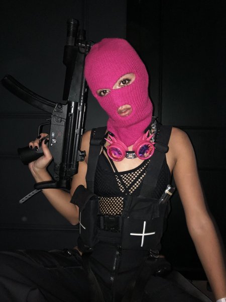 Девушка бандитка