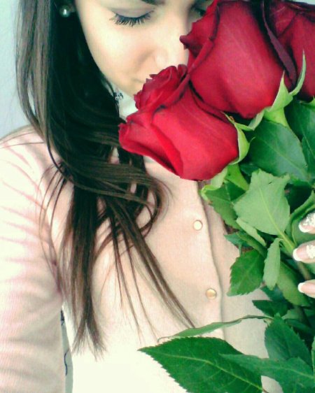Девушка с розами