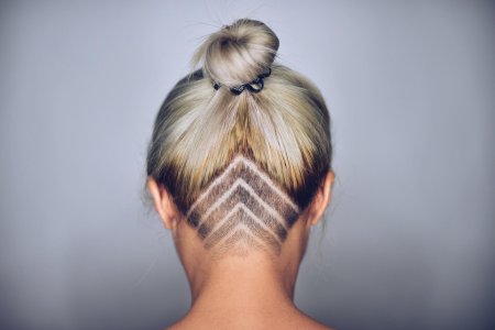 Стрижка с выбритым затылком