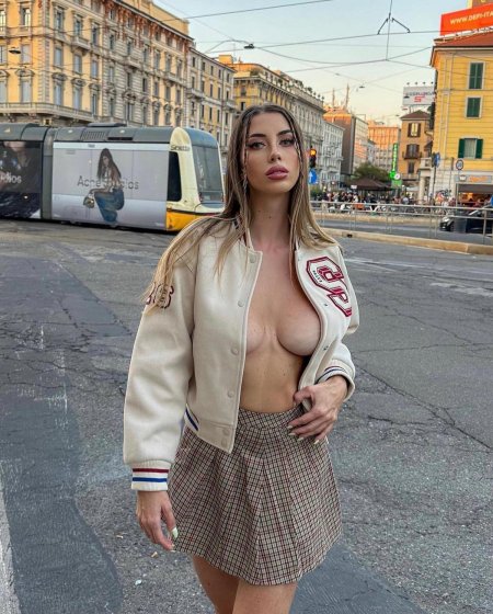 Ева мента просвечивают сиськи