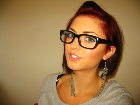 Девушка в очках