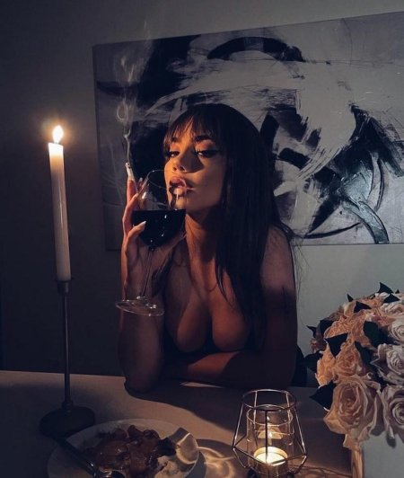 С бокалом вина