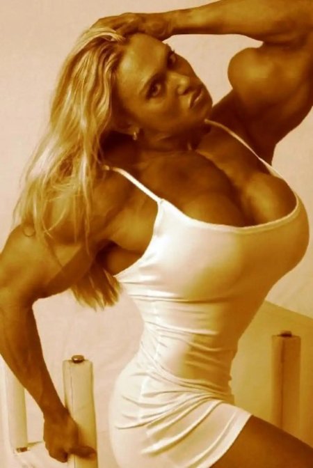 Высокие мускулистые женщины