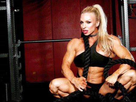 Женщина бодибилдер