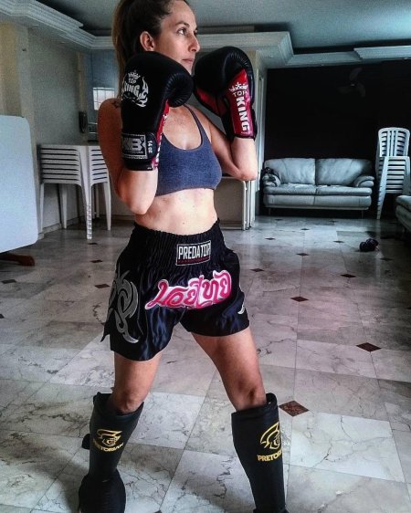 Экипировка для кикбоксинга девушек