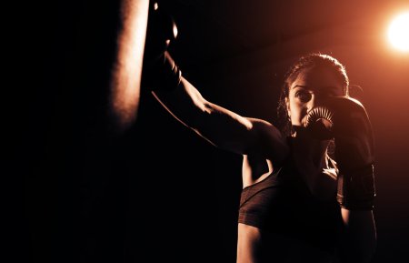 Девушка боксер