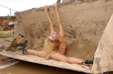 Гибкая русская девушка