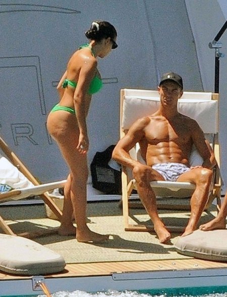 Жена роналдо в купальнике