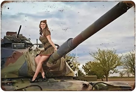 Голая девушка на танке