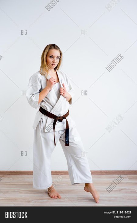 Карате девушка