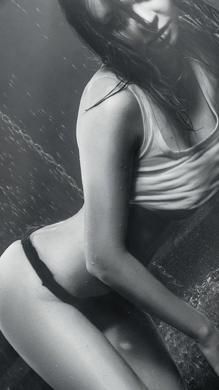 Мокрая девушка