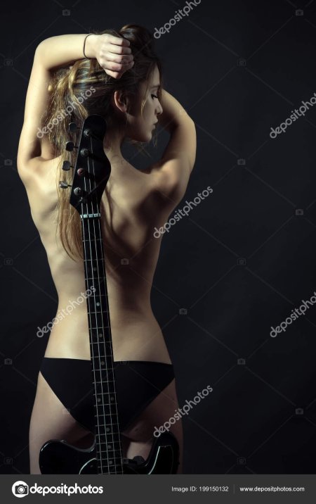 Девушка и гитара