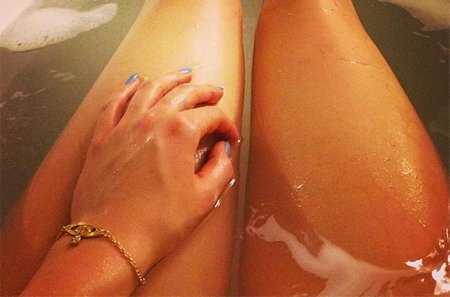 Девушка в ванной