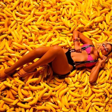 Anitta · банана