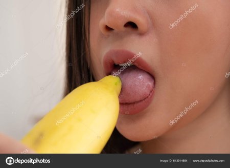 Suck banana