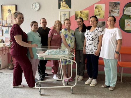 Врач роддома