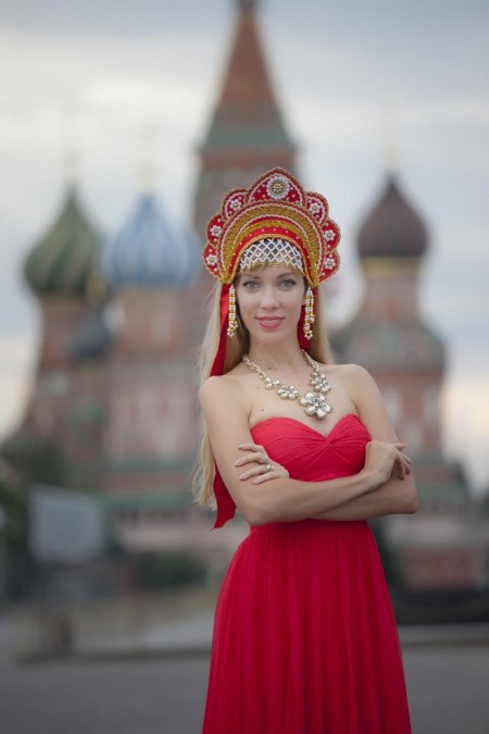 Русская красавица кокошнике в