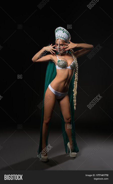 Девушка в кокошнике