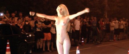 Танцы голых девок