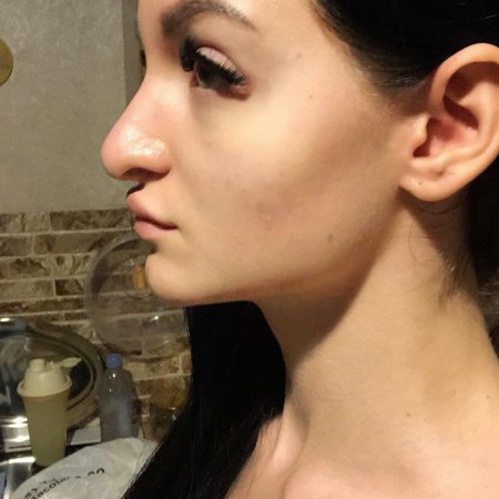 Большой нос с горбинкой