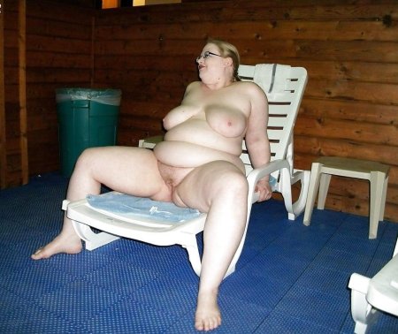 Толстушка ню