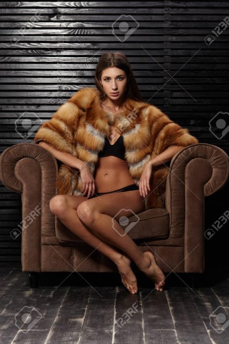 Женщина в шубе