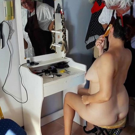 Голая парикмахерская