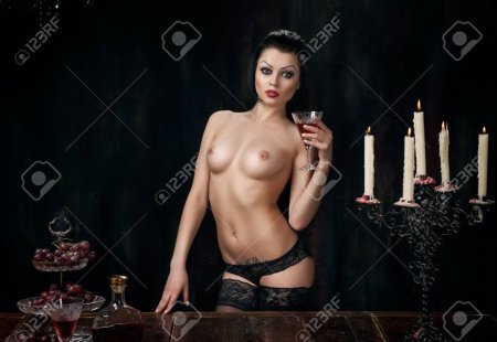 Красивые голые женщины вамп