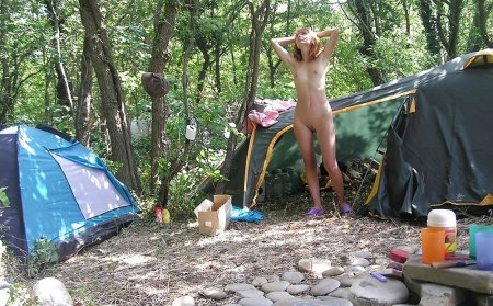 Голые женщины в туристическом походе