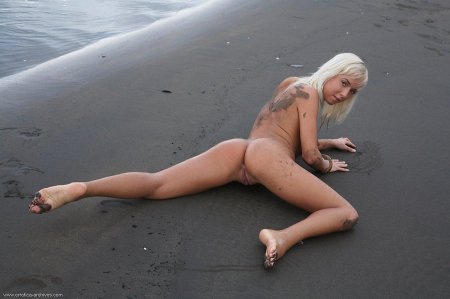 Женщина на пляже