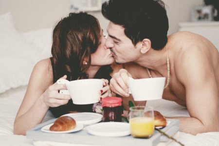 Кофе в постель мужчине