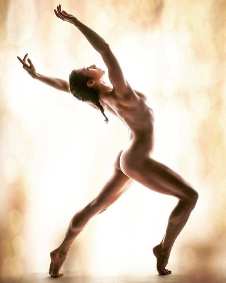Балерина в танце