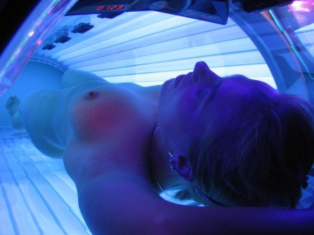 Скрытая камера в солярии