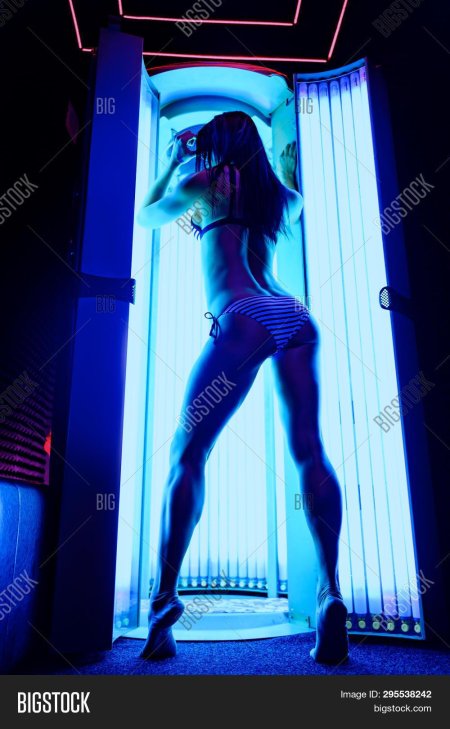 Девушка в солярии