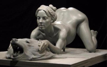 Скульптура рожающая бритни спирс дэниел эдвардс