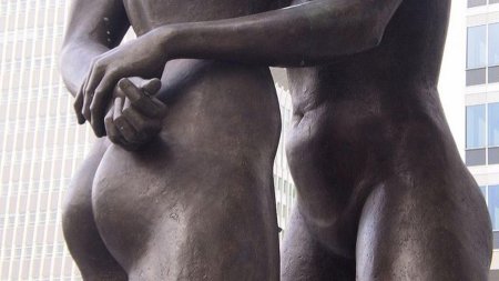 Женская скульптура