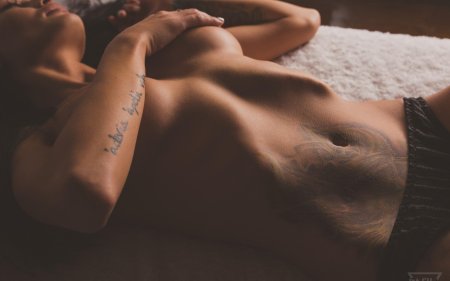 Эстетика голого тела грудь