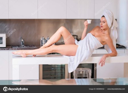 Голые жены на кухне