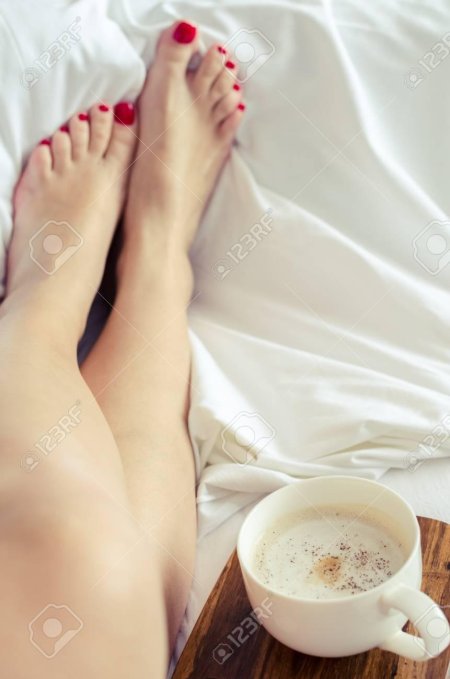 Левушка в постели с кофе