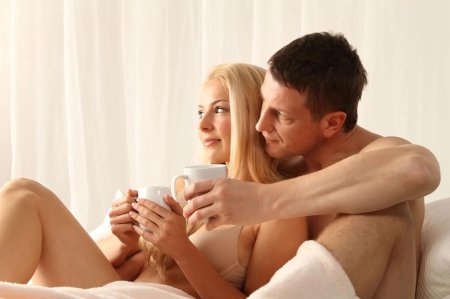Эротическое кофе в постель